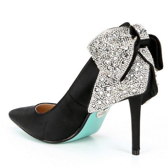 betsey johnson bryn pump